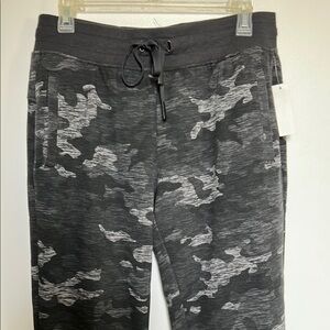 NWT Athletic Works Gray Camo Women’s Jogger Pants Size Medium